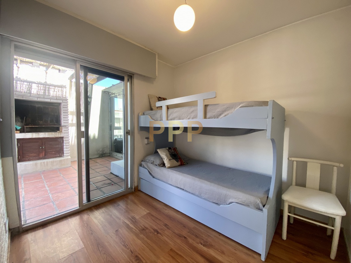 Apartamento ID.775 - Alquilo apartamento 2 dormitorios con parrillero propio en Península, Punta del Este
