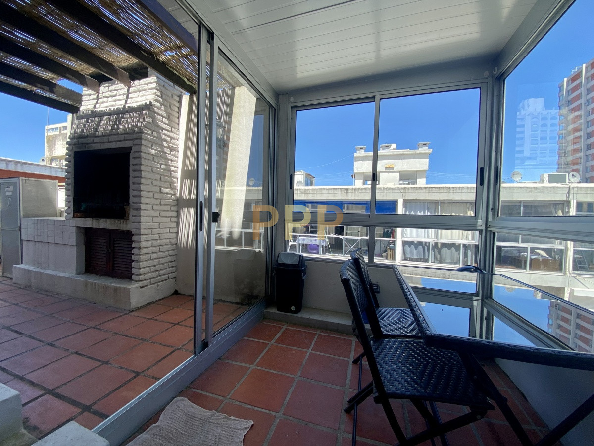 Apartamento ID.775 - Alquilo apartamento 2 dormitorios con parrillero propio en Península, Punta del Este