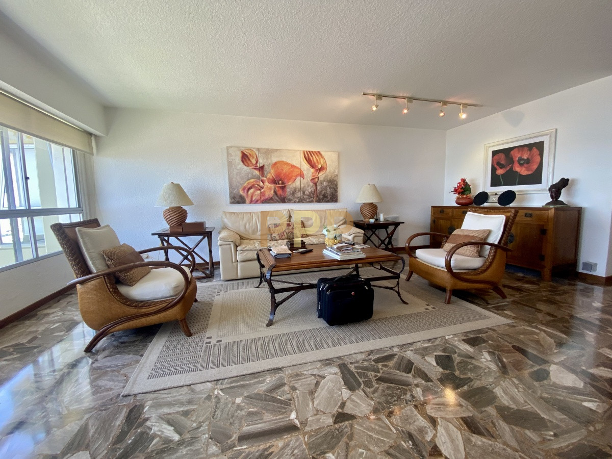 Apartamento ID.3744 - En venta y alquiler primera línea con excelentes vistas!!!