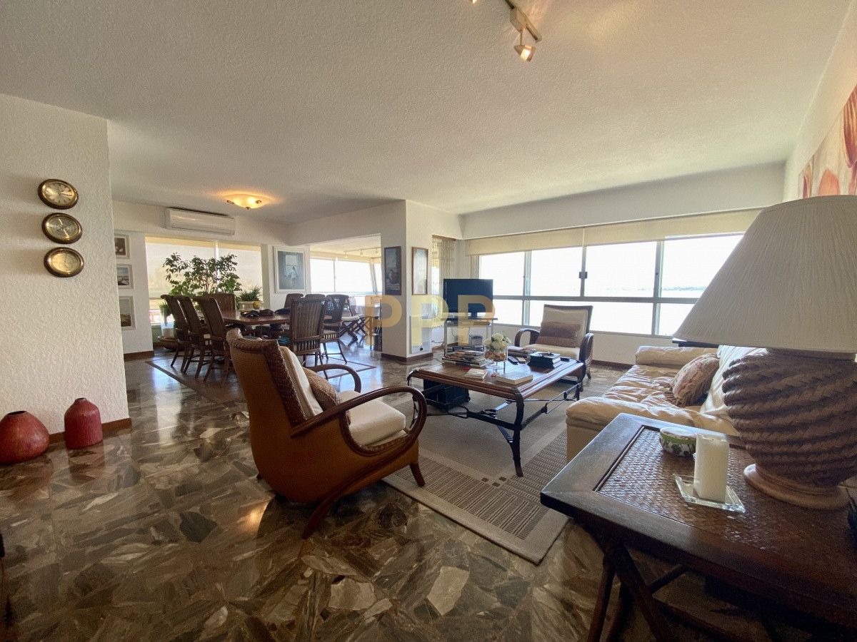 Apartamento ID.3744 - En venta y alquiler primera línea con excelentes vistas!!!