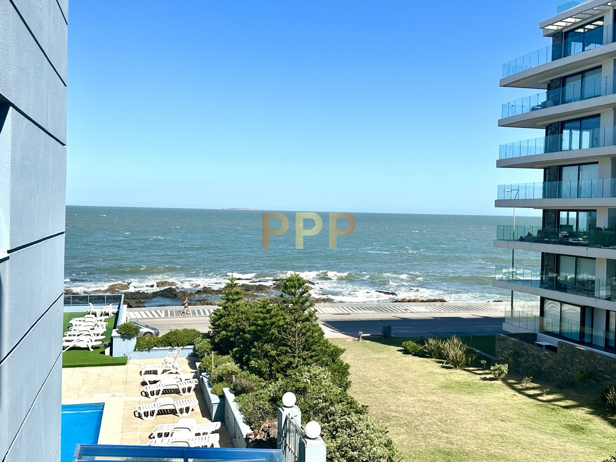 Apartamento ID.1515 - Se alquila apartamento de 1 dormitorio frente al mar con vista en Peninsula, Punta del Este.