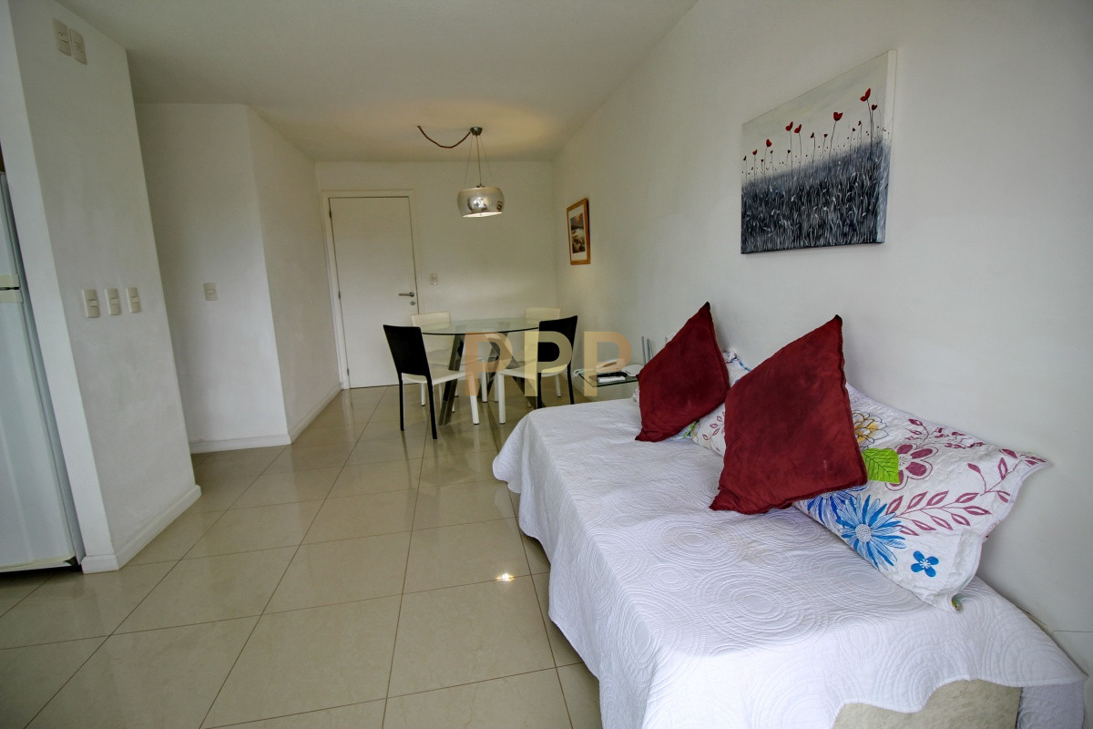 Apartamento ID.2424 - Apartamento en alquiler en Punta del Este, excelente ubicación , torre con muy buenos servicios.