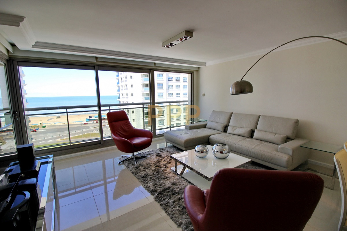 Apartamento ID.2344 - Apartamento de 3 dormitorios, primera linea frente al mar, en alquiler y venta, Punta del Este