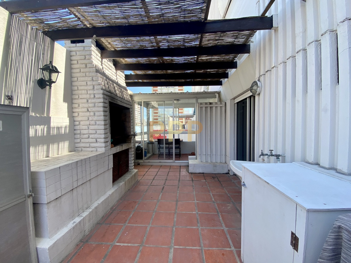 Apartamento ID.775 - Alquilo apartamento 2 dormitorios con parrillero propio en Península, Punta del Este