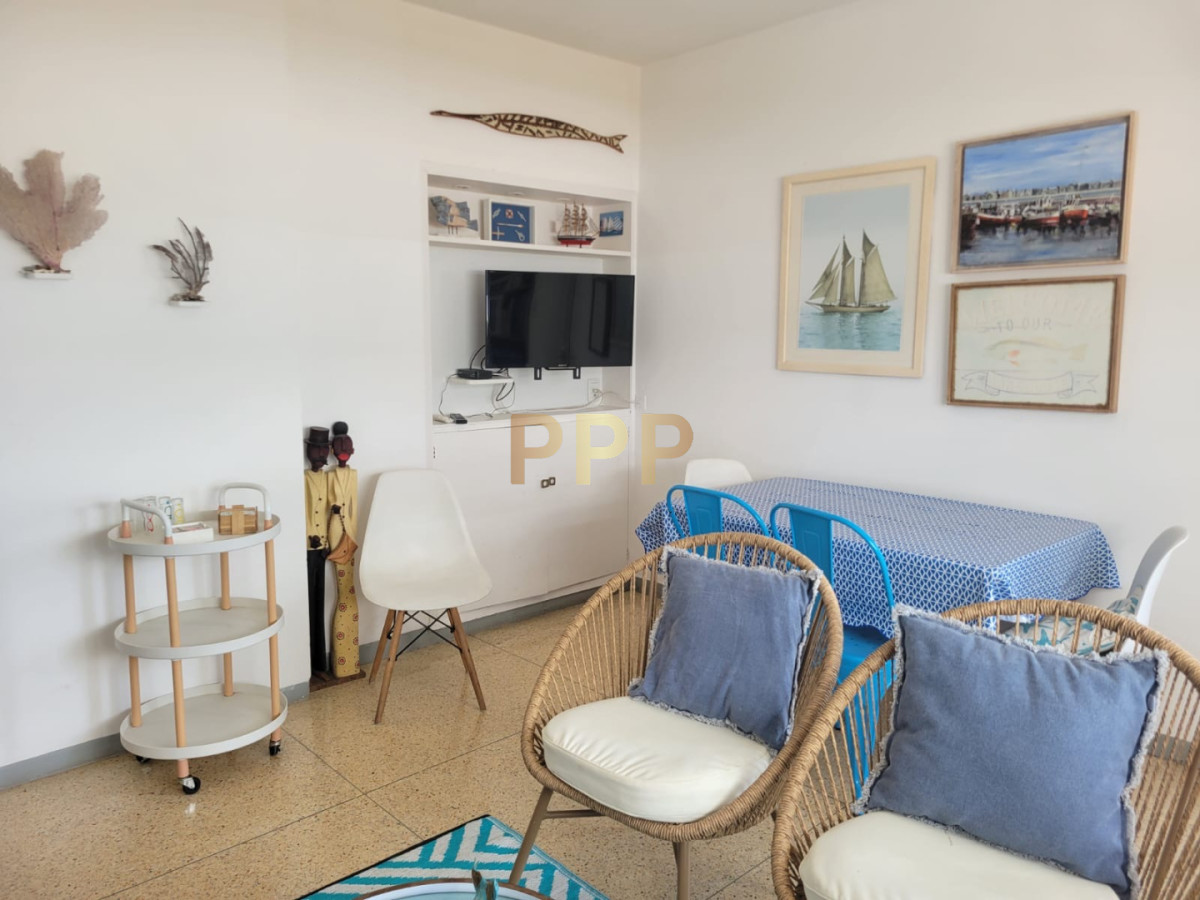 Apartamento ID.1405 - En alquiler con vista al mar, totalmente reciclado