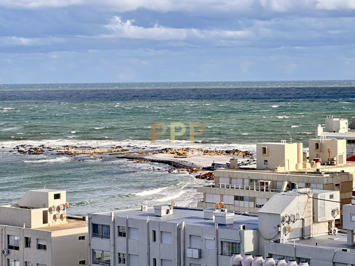 Apartamento ID.4199 - En Venta, a 100 metros del mar, Península Punta del Este