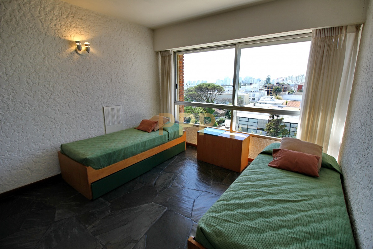 Apartamento ID.1084 - Apartamento amplio, luminoso con excelentes vistas al mar , y Puerto de Punta del Este