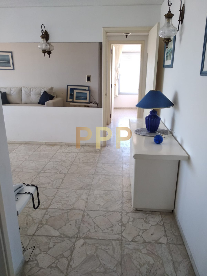 Apartamento ID.1354 - Alquile ya!!! Apartamento en el corazón de la Península, Punta del Este.