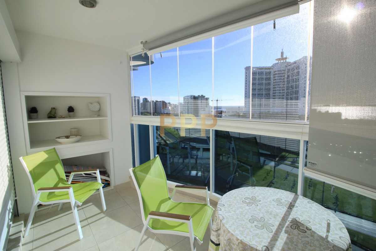 Apartamento ID.1057 - Apartamento con servicios en venta  en Punta del Este, zona Conrad.