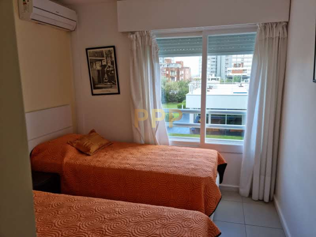 Apartamento ID.4 - En alquiler.. a pasitos del mar, torre con servicios.. Consulte!!!