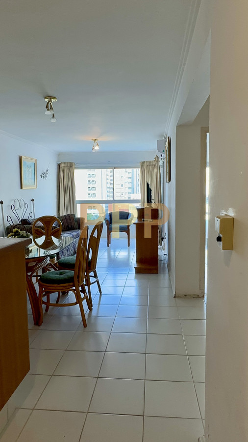 Apartamento ID.125 - En alquiler , muy lindo apto en edificio con servicios, muy cerca del mar.