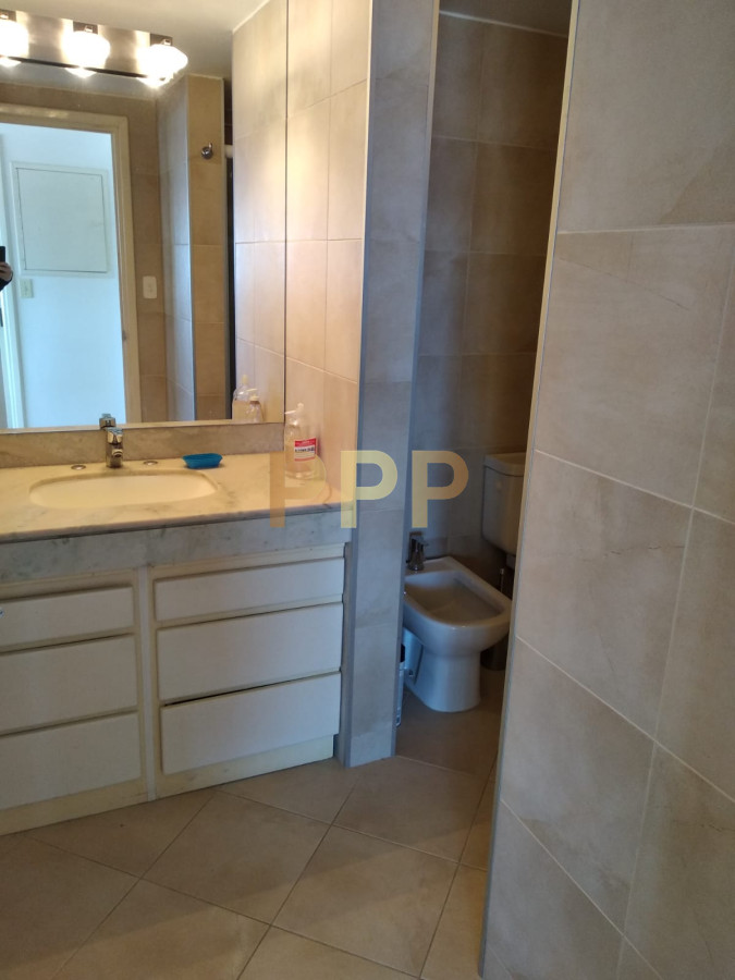 Apartamento ID.1354 - Alquile ya!!! Apartamento en el corazón de la Península, Punta del Este.