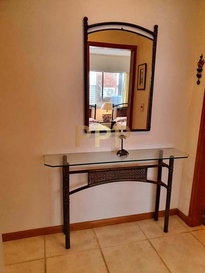 Apartamento ID.183 - Vendo o alquilo apartamento 3 dormitorios en primera lí­nea en Pení­nsula, Punta del Este 