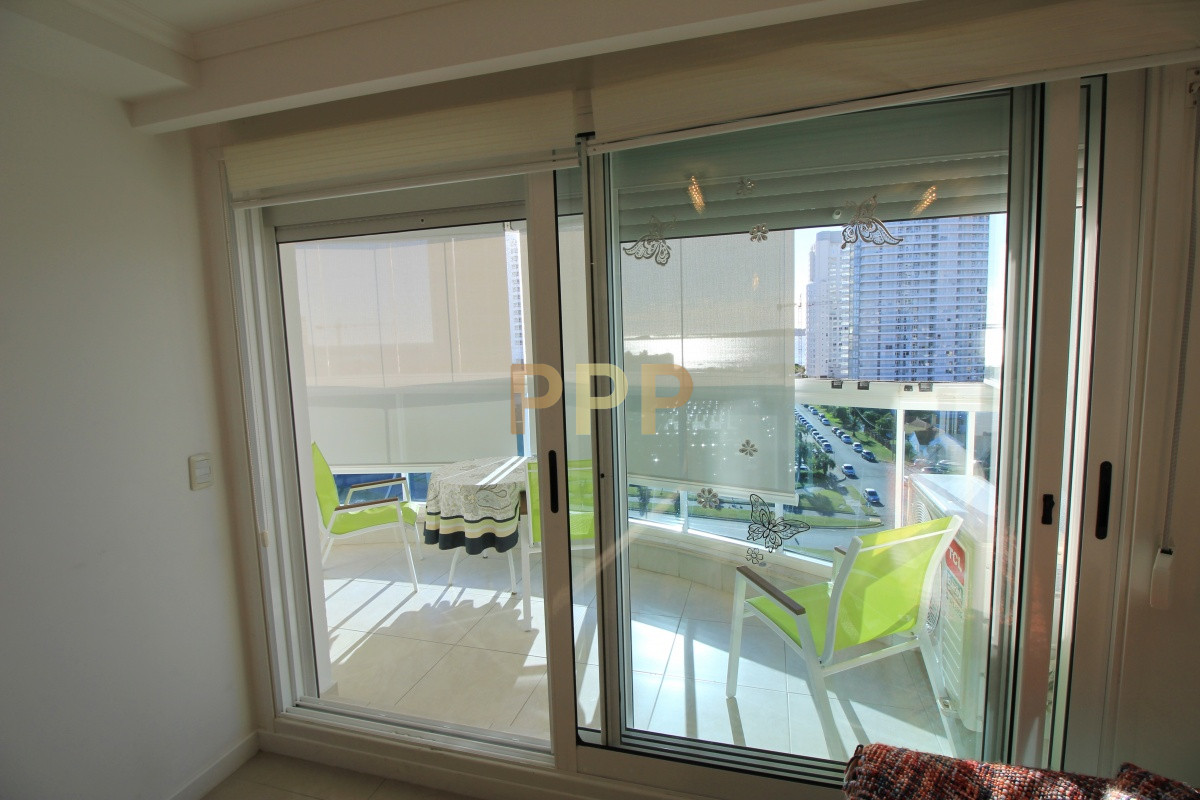 Apartamento ID.1057 - Apartamento con servicios en venta  en Punta del Este, zona Conrad.