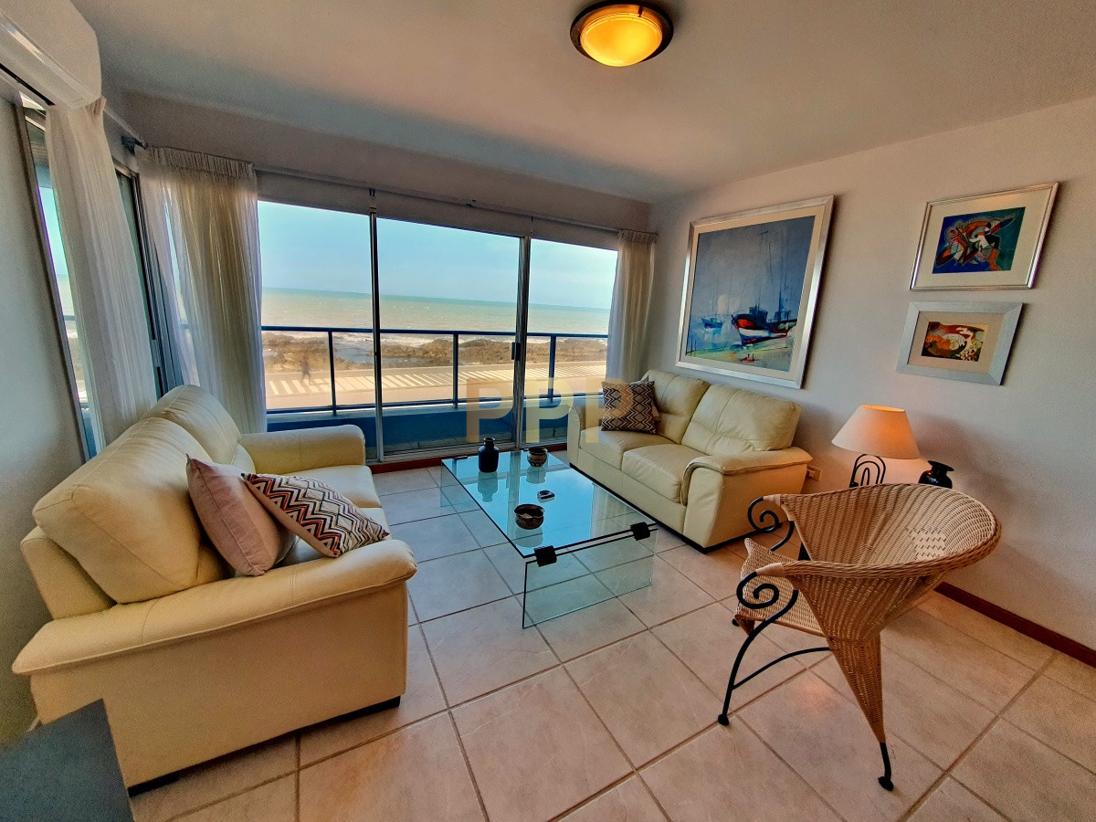 Apartamento ID.183 - Vendo o alquilo apartamento 3 dormitorios en primera lí­nea en Pení­nsula, Punta del Este 