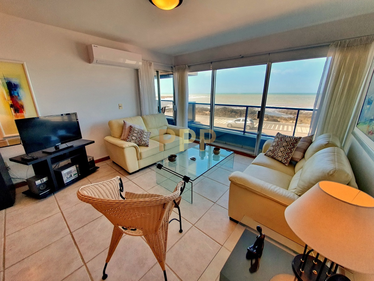 Apartamento ID.183 - Vendo o alquilo apartamento 3 dormitorios en primera lí­nea en Pení­nsula, Punta del Este 