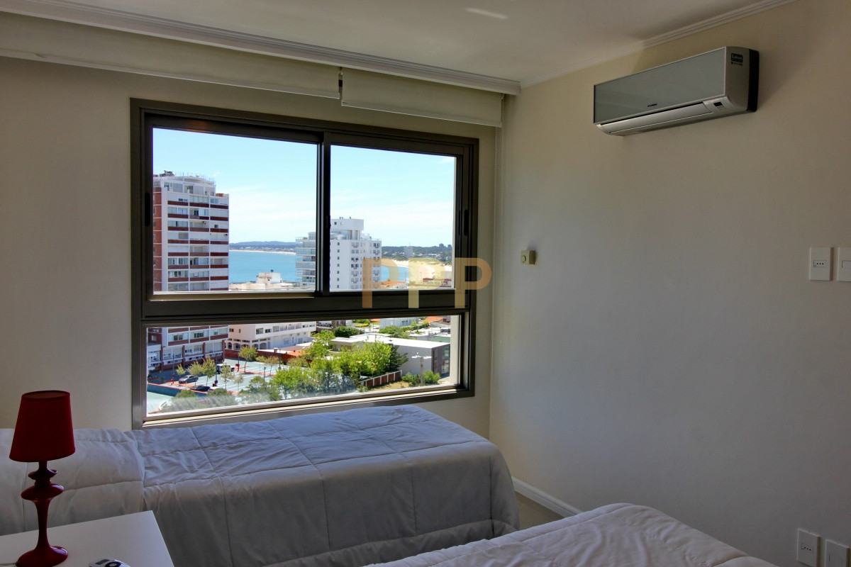 Apartamento ID.2344 - Apartamento de 3 dormitorios, primera linea frente al mar, en alquiler y venta, Punta del Este