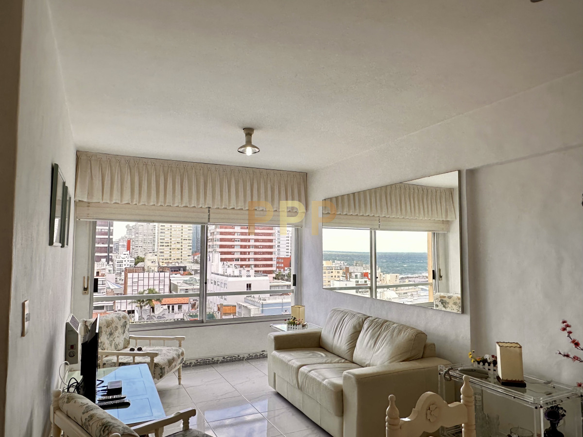 Apartamento ID.4199 - En Venta, a 100 metros del mar, Península Punta del Este