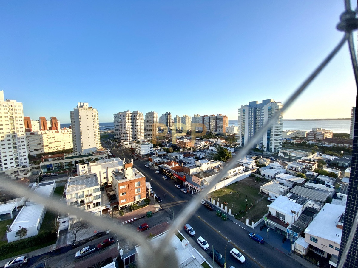 Apartamento ID.41 -  Muy lindo apartamento en piso alto , torre con todos y muy buenos servicios.