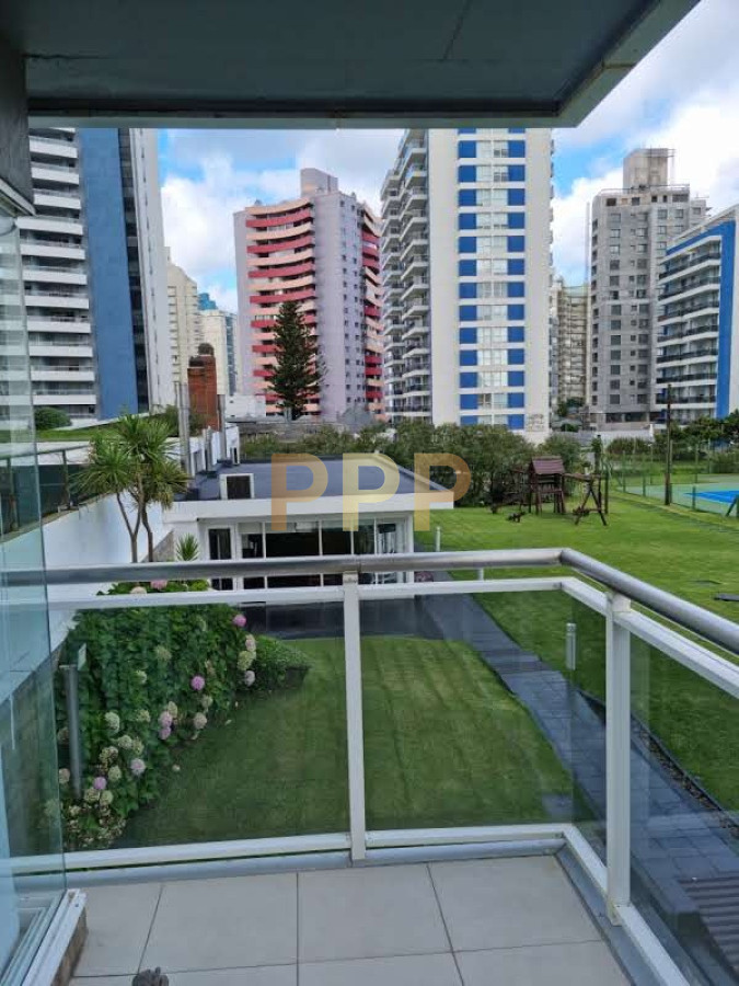 Apartamento ID.4 - En alquiler.. a pasitos del mar, torre con servicios.. Consulte!!!