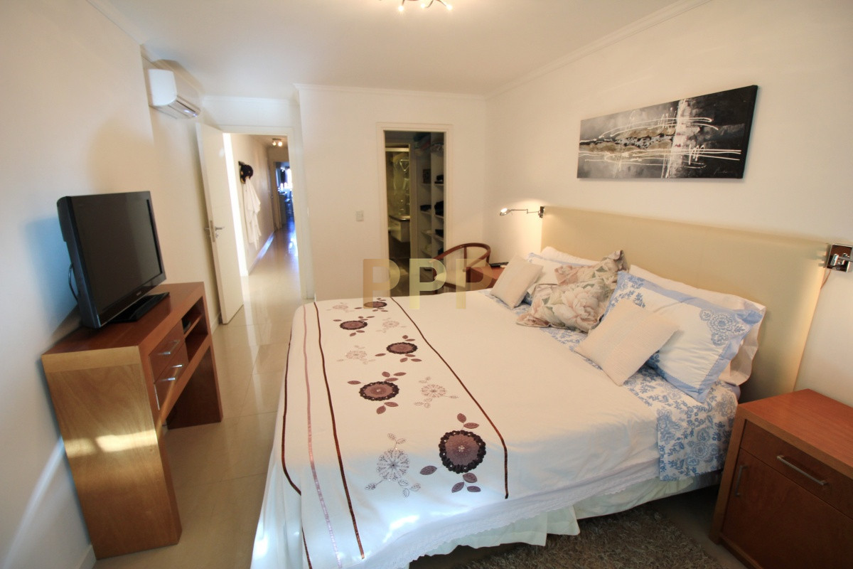 Apartamento ID.1057 - Apartamento con servicios en venta  en Punta del Este, zona Conrad.