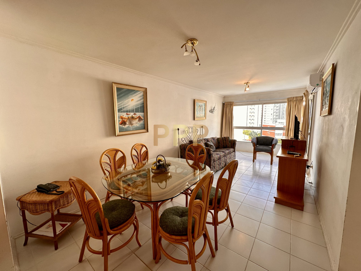 Apartamento ID.125 - En alquiler , muy lindo apto en edificio con servicios, muy cerca del mar.