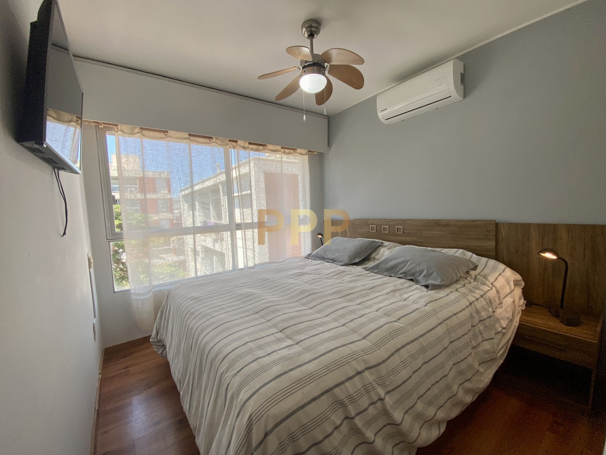 Apartamento ID.775 - Alquilo apartamento 2 dormitorios con parrillero propio en Península, Punta del Este