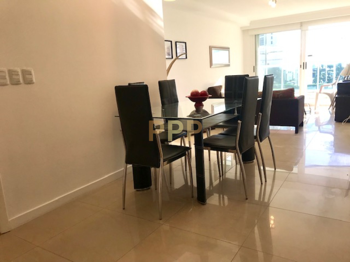 Apartamento ID.209 - Apartamento en Alquiler a una cuadra del mar (Playa Mansa)  en torre nueva, con todos y excelentes servicios .