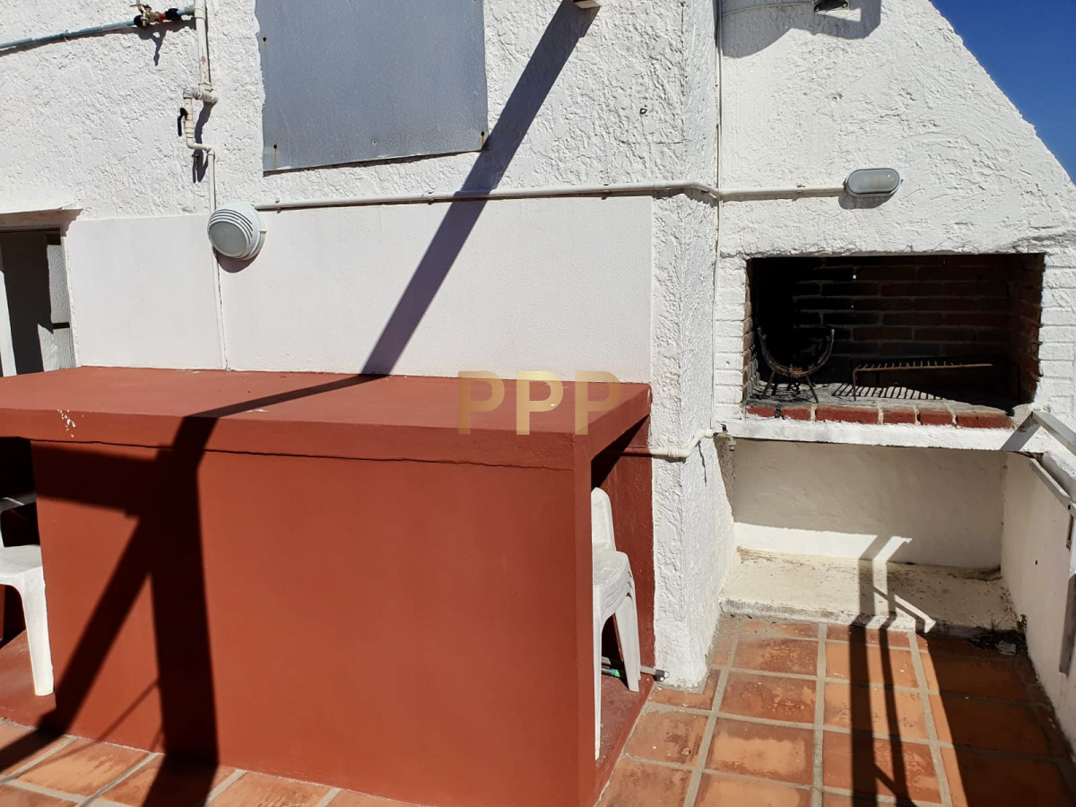 Apartamento ID.129 - En venta, mono ambiente, con gran terraza con parrillero propio, en PenÃ­nsula.