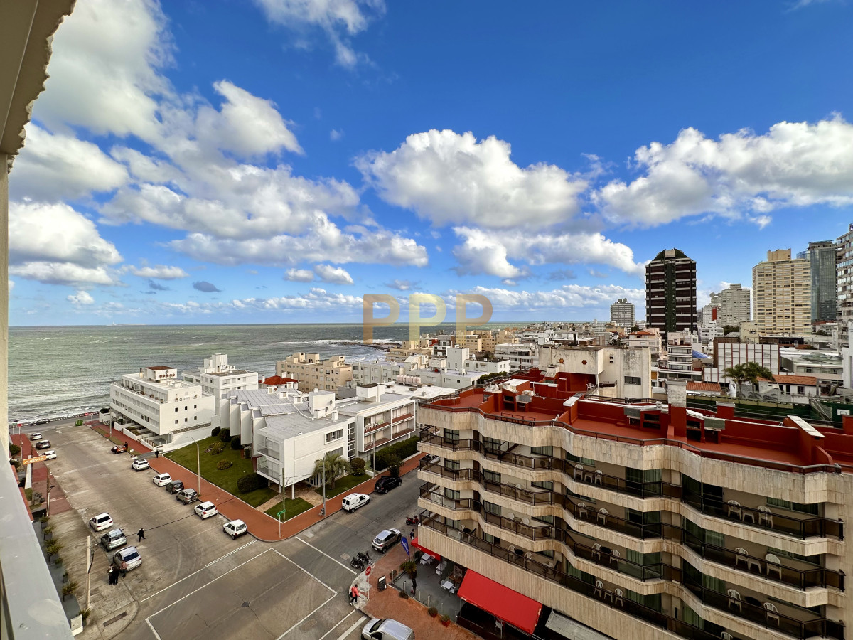 Apartamento ID.4199 - En Venta, a 100 metros del mar, Península Punta del Este