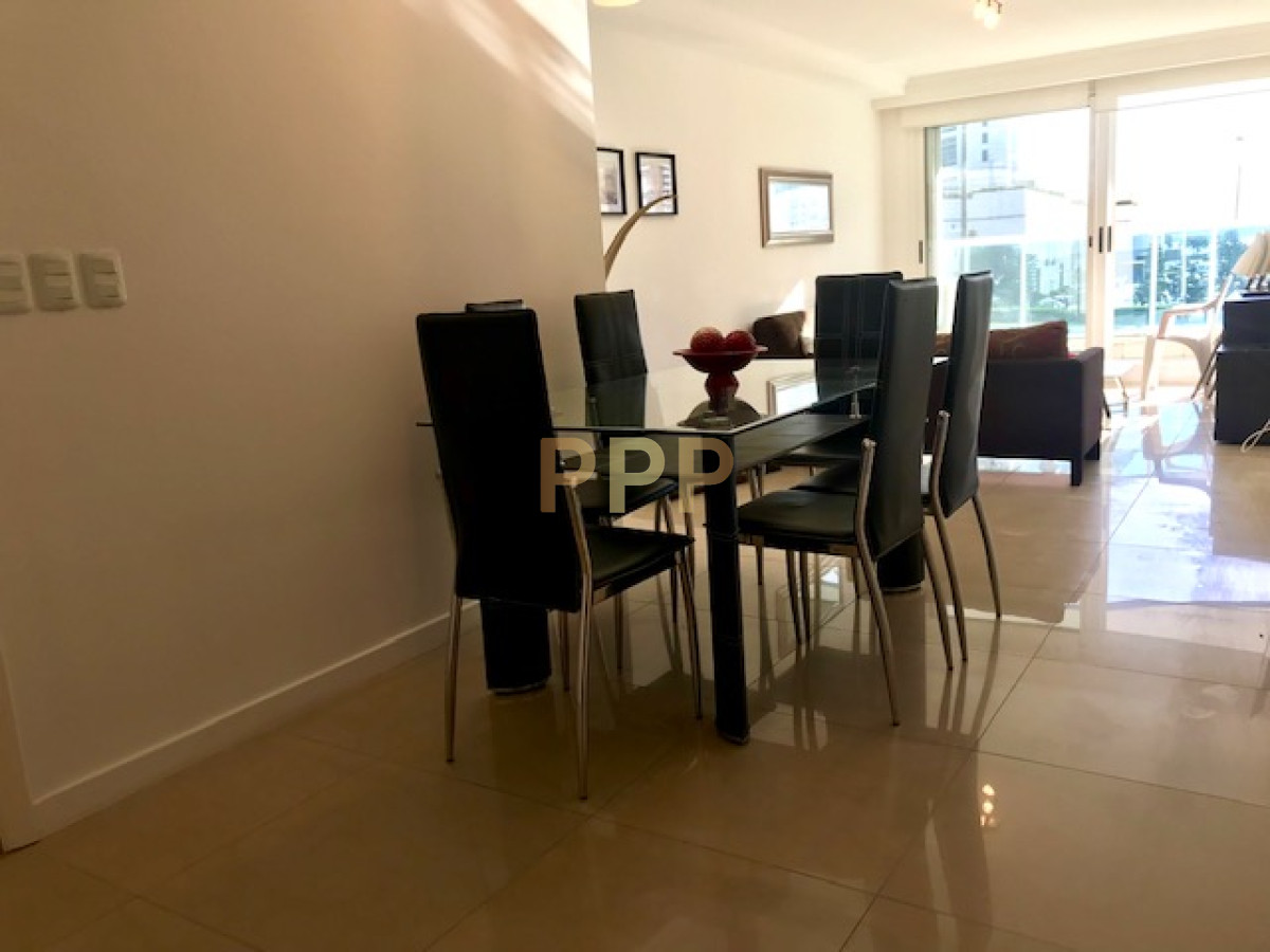 Apartamento ID.209 - Apartamento en Alquiler a una cuadra del mar (Playa Mansa)  en torre nueva, con todos y excelentes servicios .