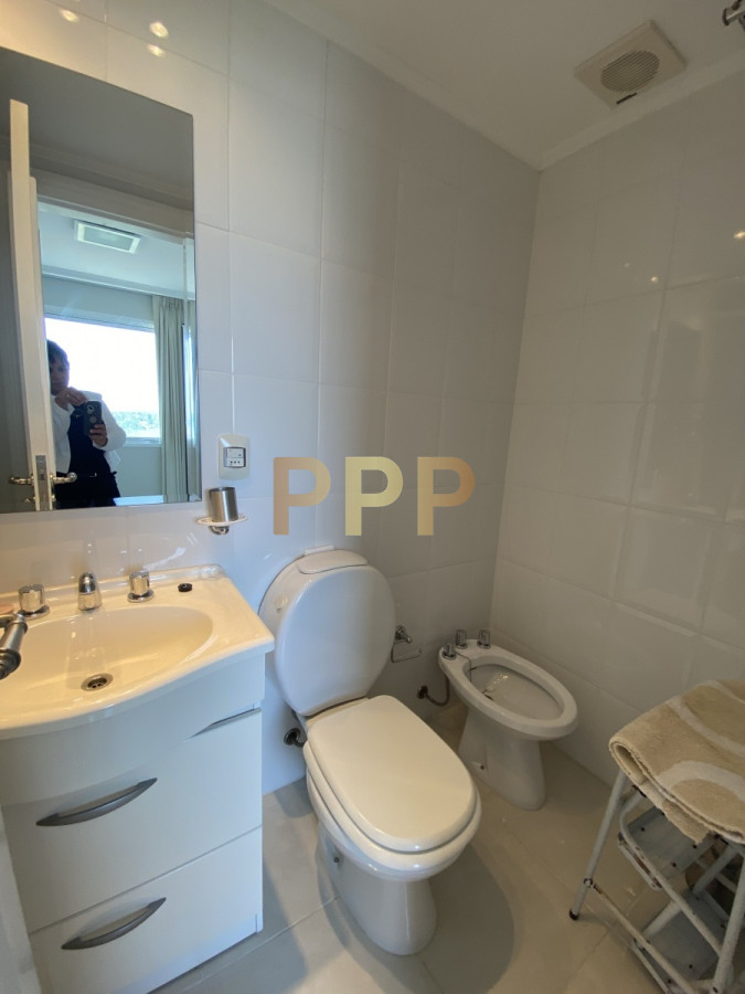 Apartamento ID.3468 - Piso alto en torre de categoría con todos y excelentes servicios.