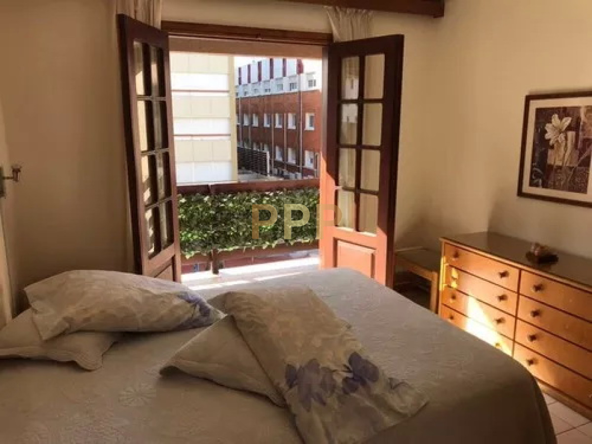Apartamento ID.2478 - En venta apartamento en Peninsula , edificio con Parrillero y piscina.