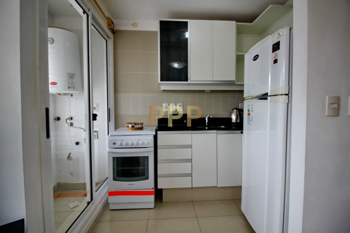Apartamento ID.2424 - Apartamento en alquiler en Punta del Este, excelente ubicación , torre con muy buenos servicios.