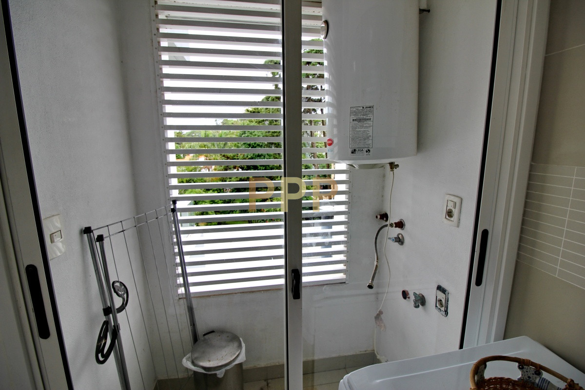 Apartamento ID.2424 - Apartamento en alquiler en Punta del Este, excelente ubicación , torre con muy buenos servicios.
