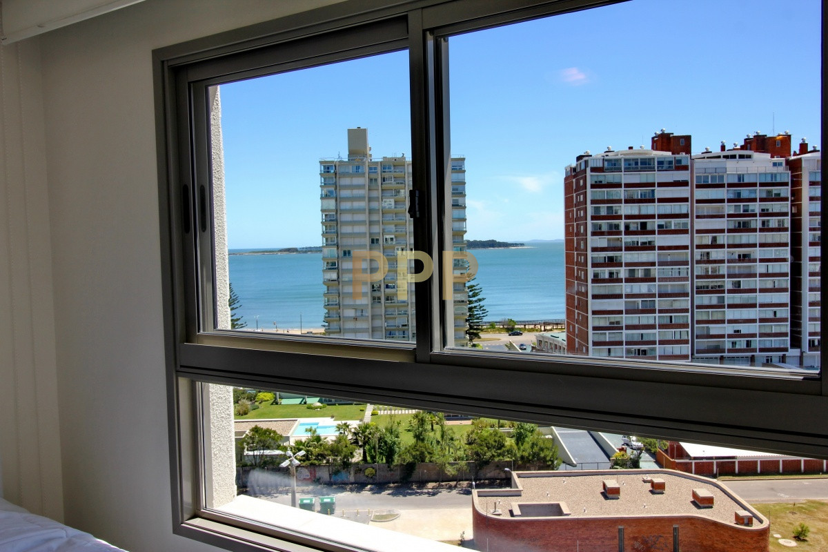 Apartamento ID.2344 - Apartamento de 3 dormitorios, primera linea frente al mar, en alquiler y venta, Punta del Este