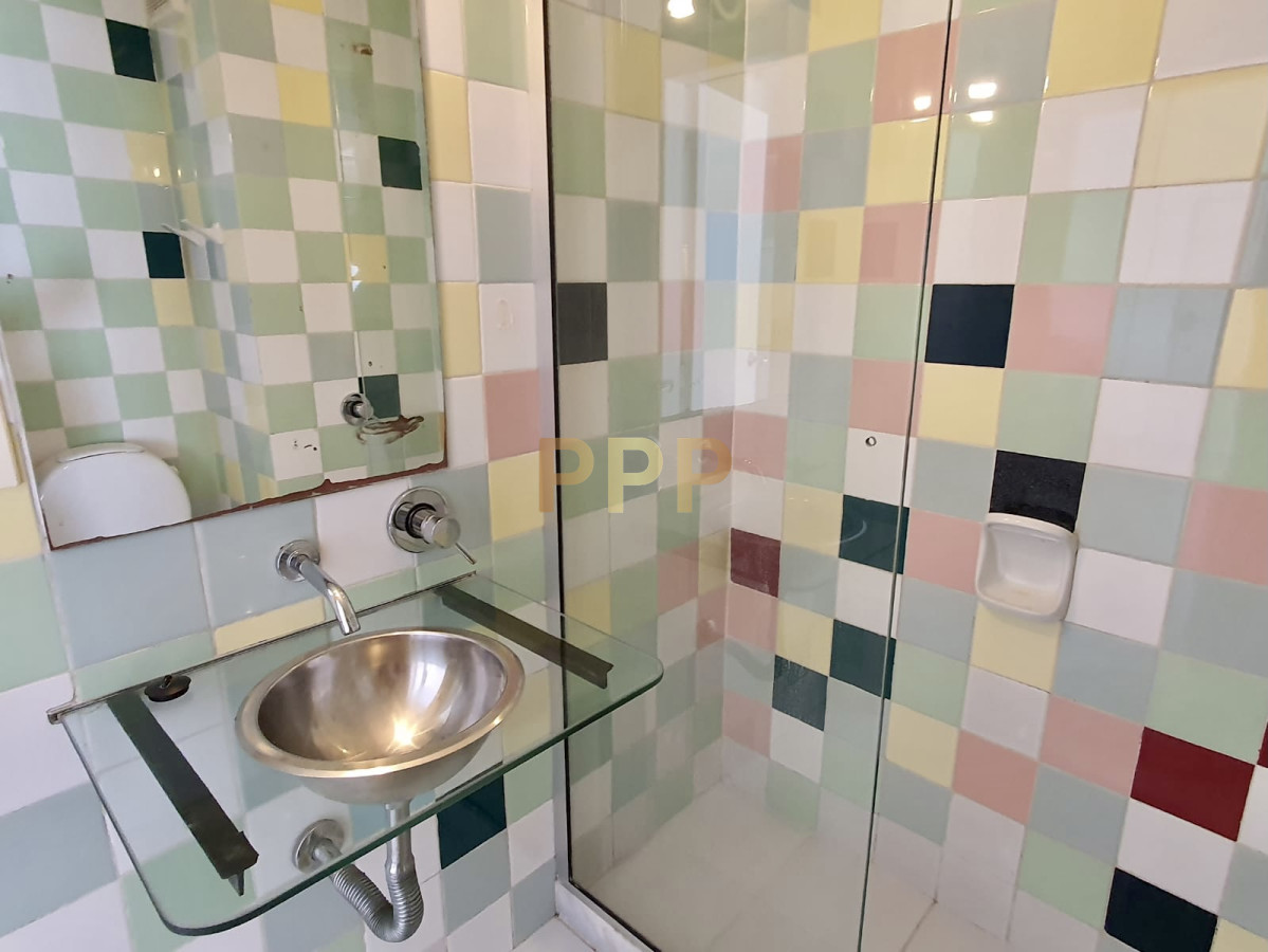 Apartamento ID.129 - En venta, mono ambiente, con gran terraza con parrillero propio, en PenÃ­nsula.