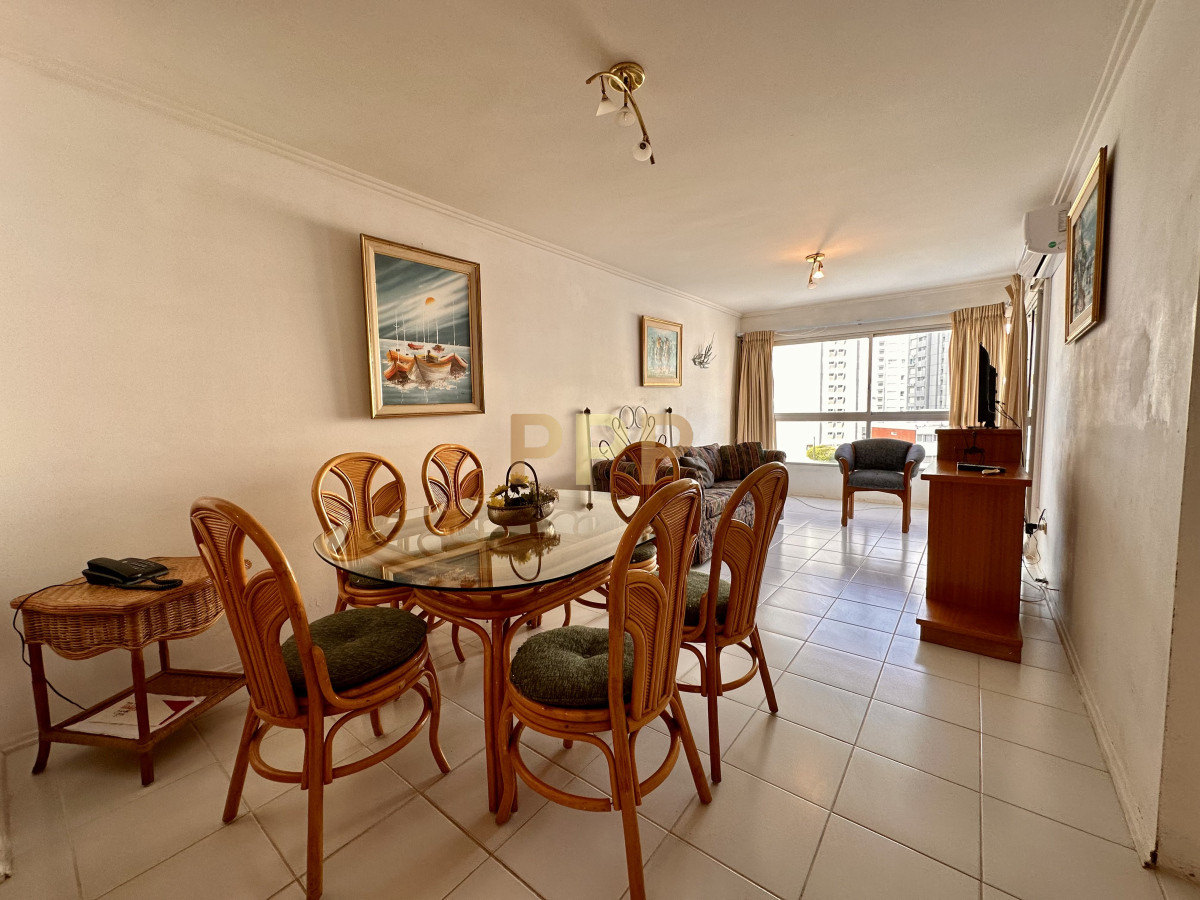 Apartamento ID.125 - En alquiler , muy lindo apto en edificio con servicios, muy cerca del mar.