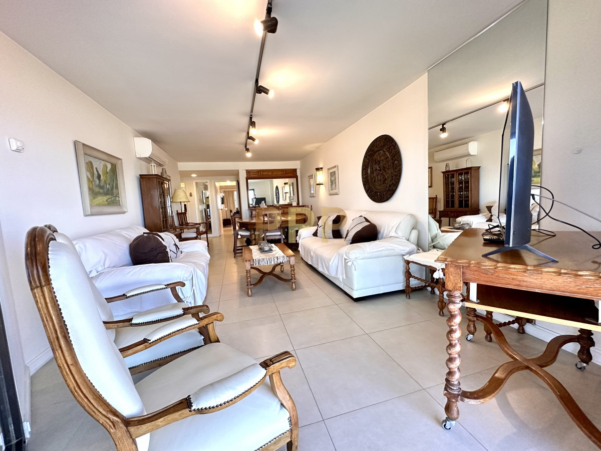 Apartamento ID.3943 - En venta y alquiler, primera línea, totalmente reciclado!!!