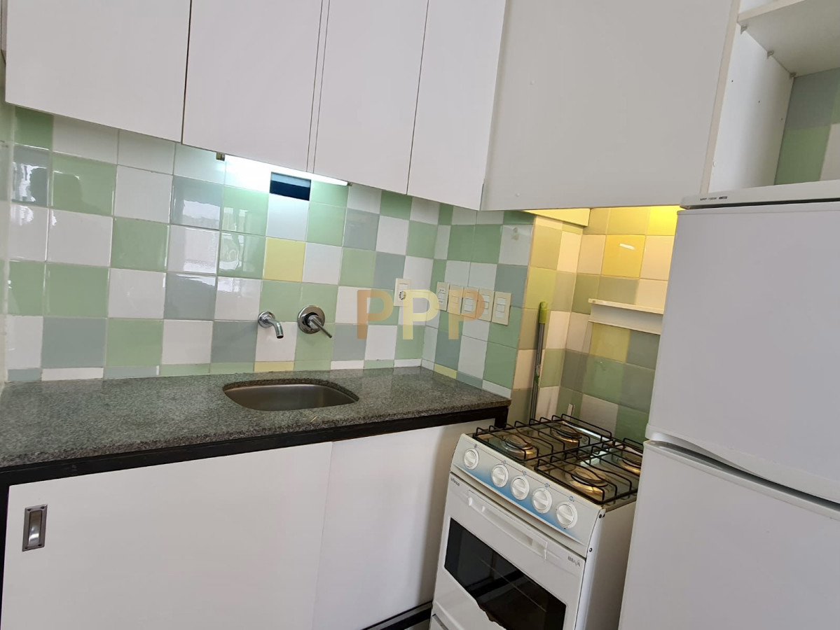 Apartamento ID.129 - En venta, mono ambiente, con gran terraza con parrillero propio, en PenÃ­nsula.