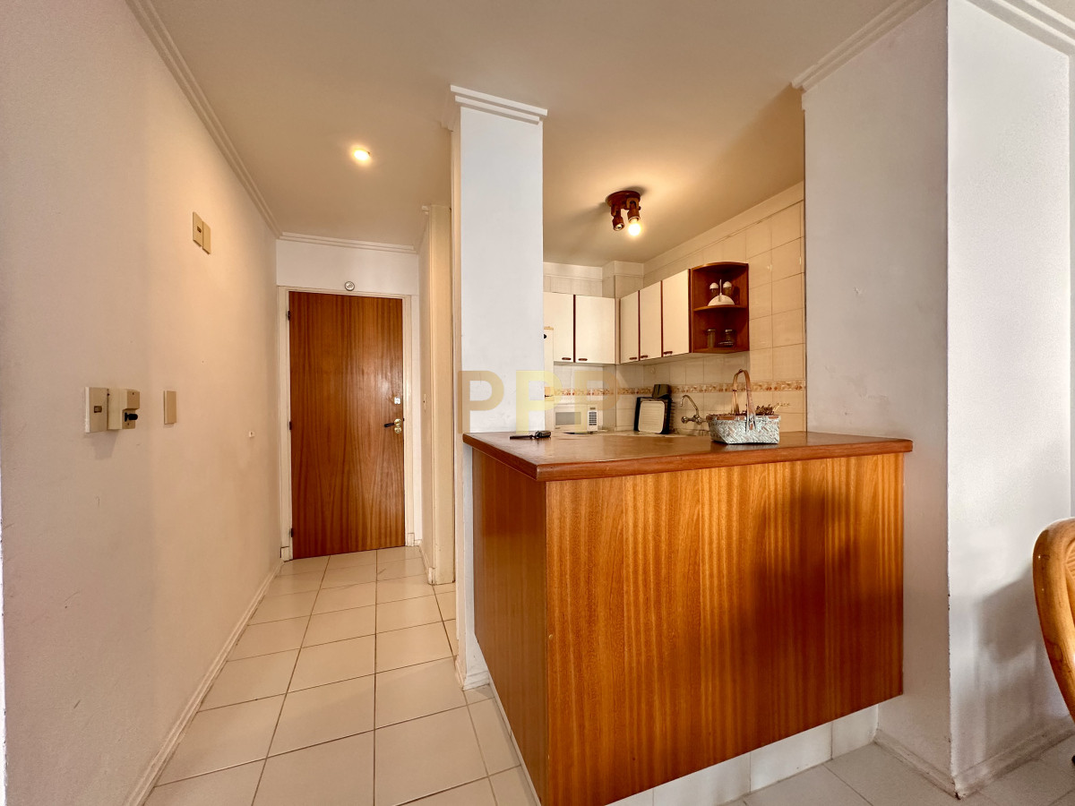 Apartamento ID.125 - En alquiler , muy lindo apto en edificio con servicios, muy cerca del mar.