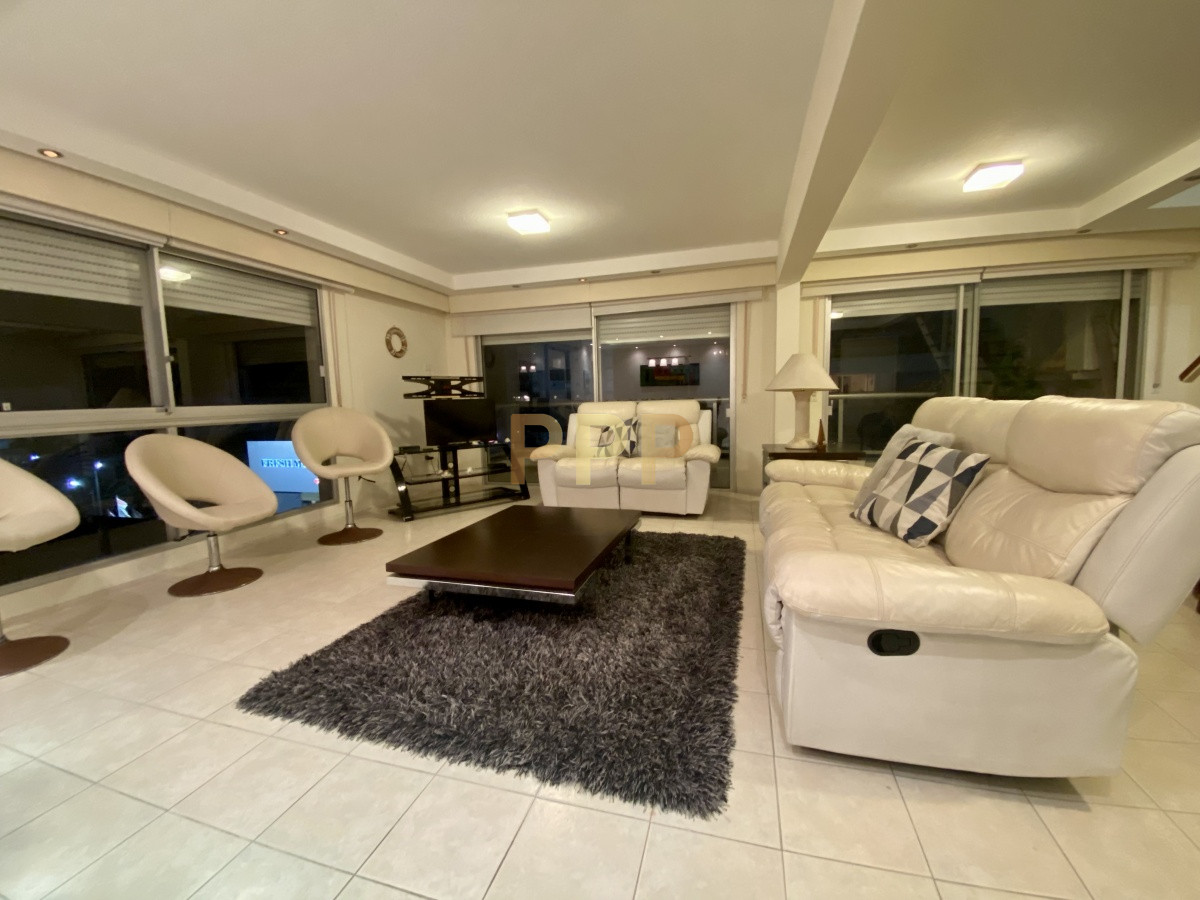 Apartamento ID.3719 - En venta y alquiler, a pasitos del Puerto de Punta del Este