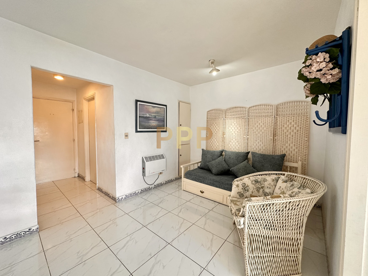 Apartamento ID.4199 - En Venta, a 100 metros del mar, Península Punta del Este