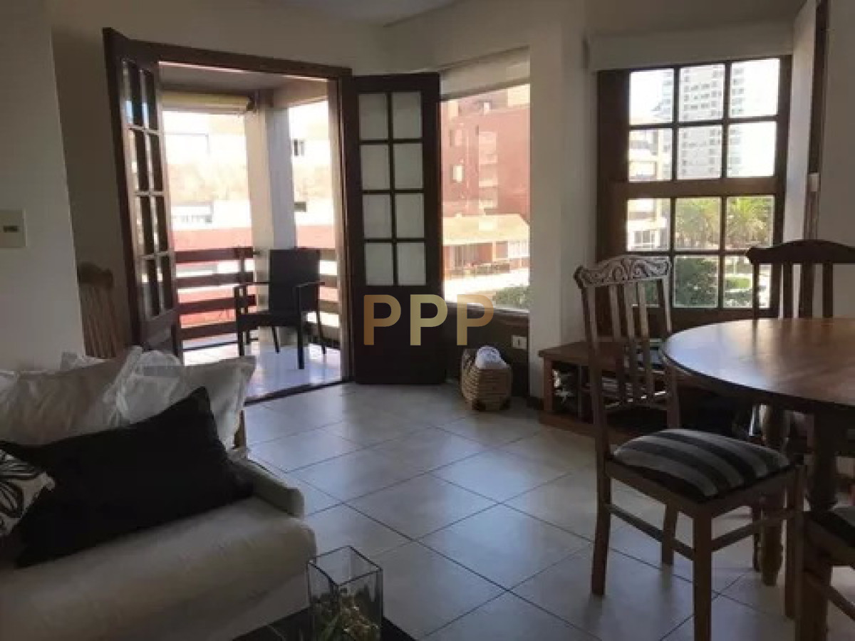 Apartamento ID.2478 - En venta apartamento en Peninsula , edificio con Parrillero y piscina.