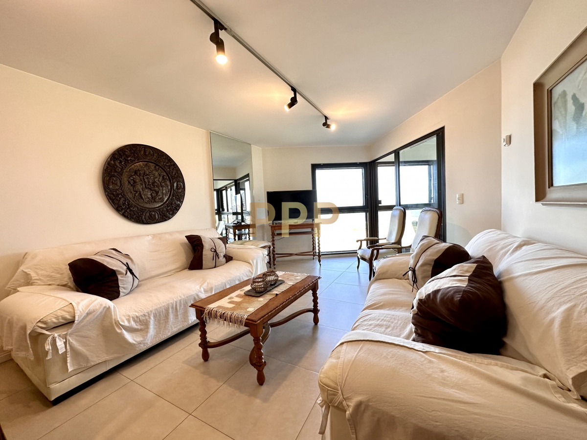 Apartamento ID.3943 - En venta y alquiler, primera línea, totalmente reciclado!!!