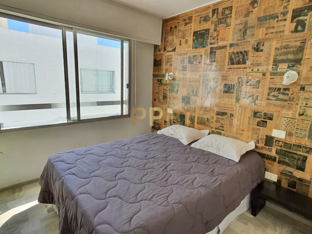Apartamento ID.129 - En venta, mono ambiente, con gran terraza con parrillero propio, en PenÃ­nsula.