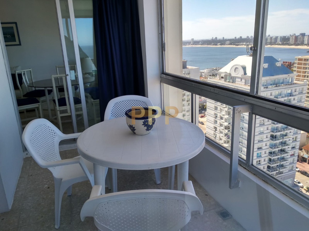 Apartamento ID.1354 - Alquile ya!!! Apartamento en el corazón de la Península, Punta del Este.