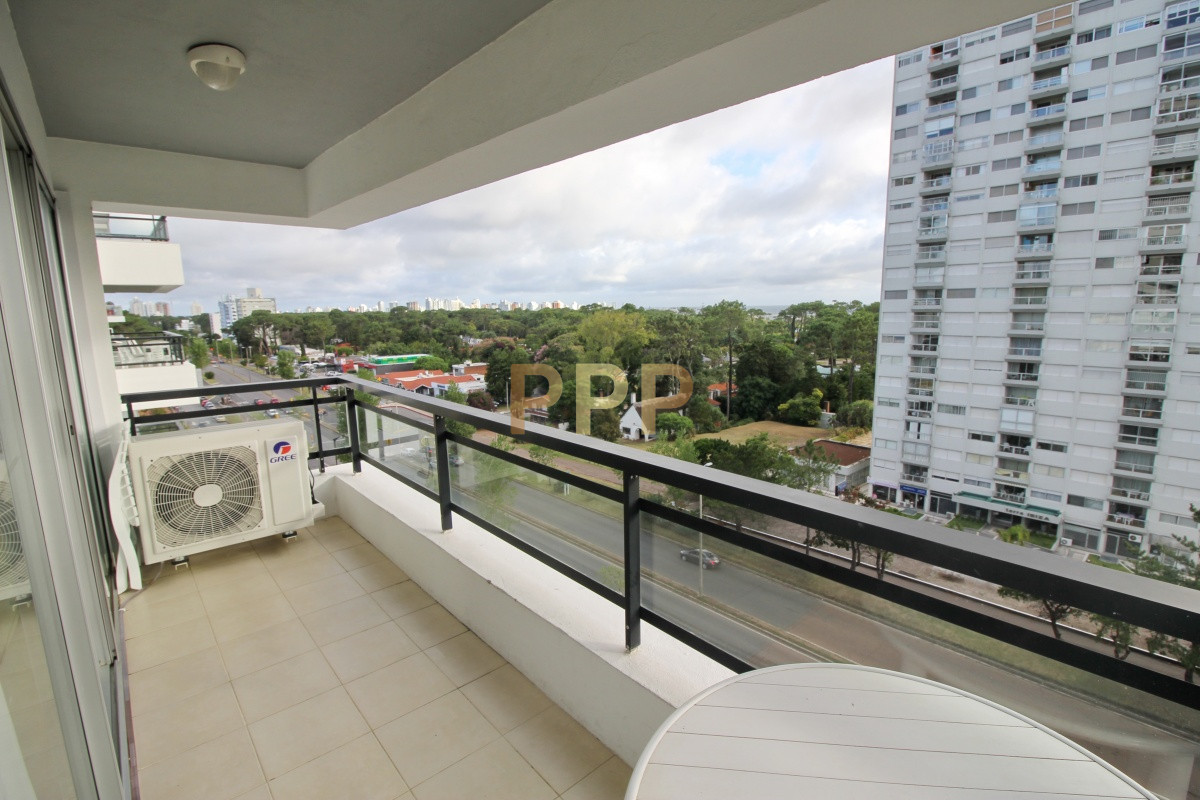 Apartamento ID.600 - En venta... Apartamento 3 dormitorios en Av. Roosevelt, Punta del Este