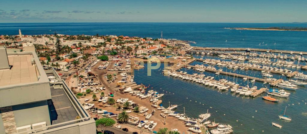 Apartamento ID.670 - Espectacular piso alto con vista franca al puerto de Punta del Este