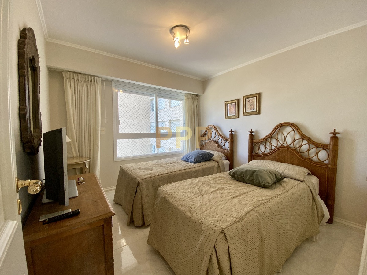 Apartamento ID.51 - Apartamento en Alquiler sobre playa mansa- Punta del Este 